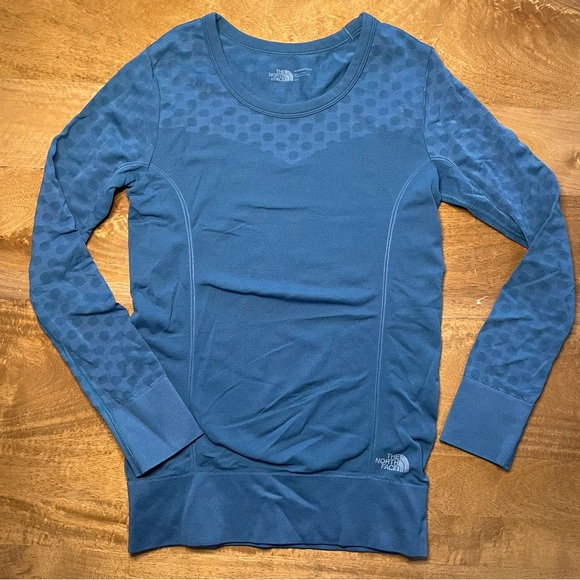 The North Face Layer Top - Picture 2 of 8